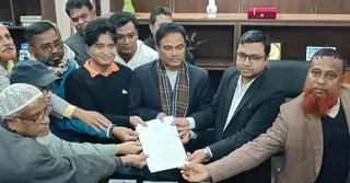 হিলিতে ডা. জাহিদের পক্ষে মনোনয়ন ফরম সংগ্রহ